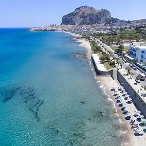 Tourist Cefalu